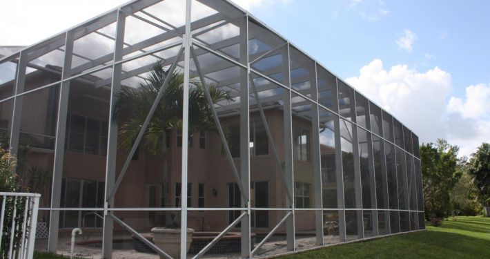 Two-story enclosure — Plantation